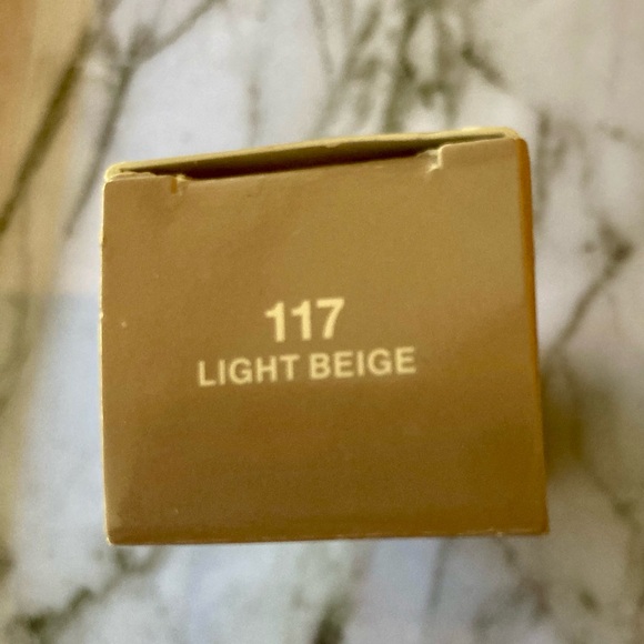 REVLON SERUM TINT SHADE 117 Light Beige
BROAD SPECTRUM SPF 15 - Picture 2 of 5